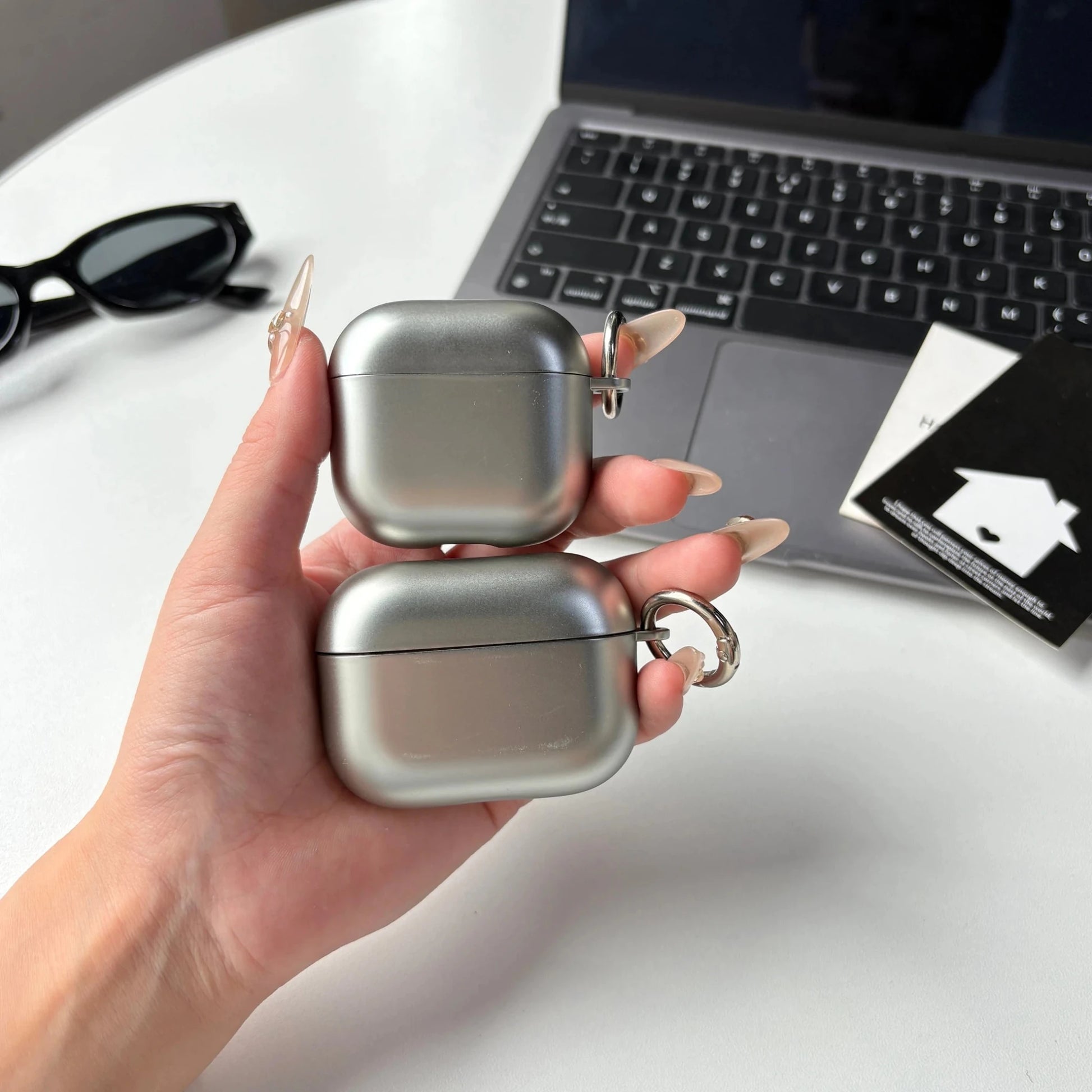 Capa AirPods Galvanizada Prata com Anel Metálico - Minimal Cases