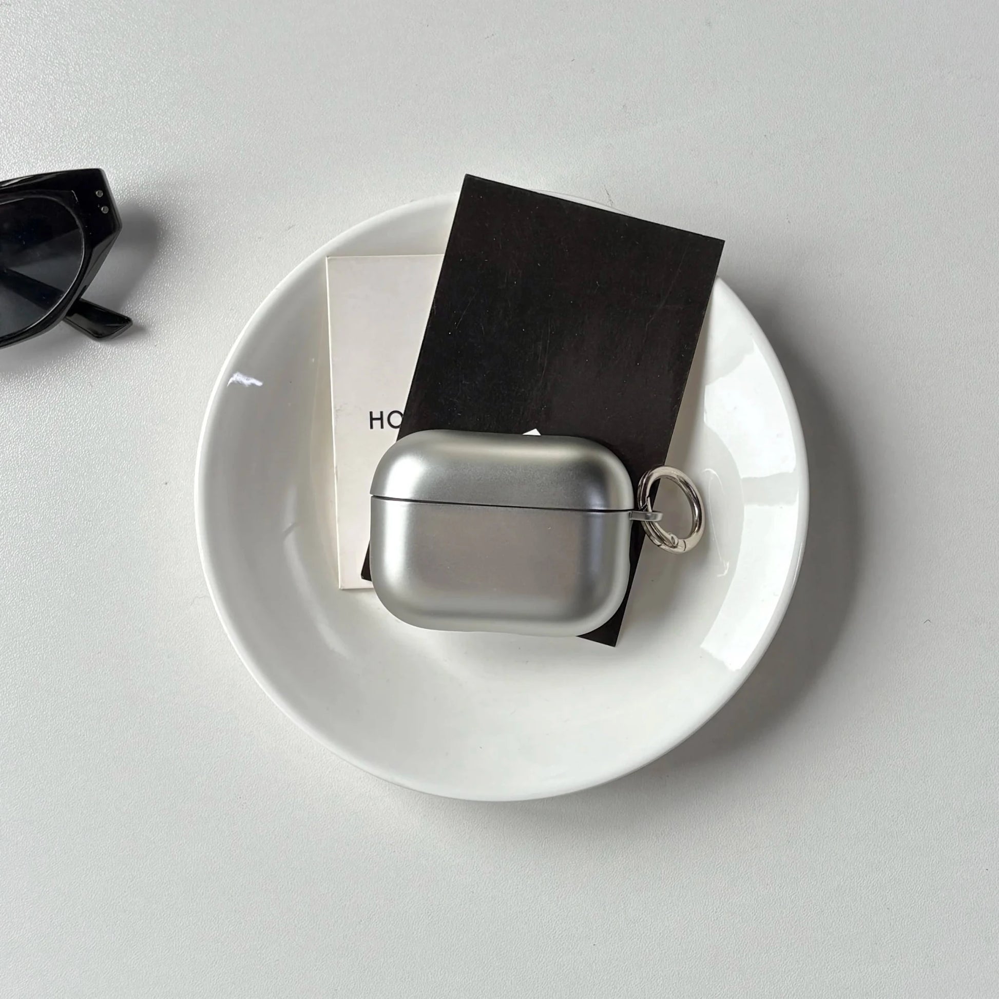 Capa AirPods Galvanizada Prata com Anel Metálico - Minimal Cases