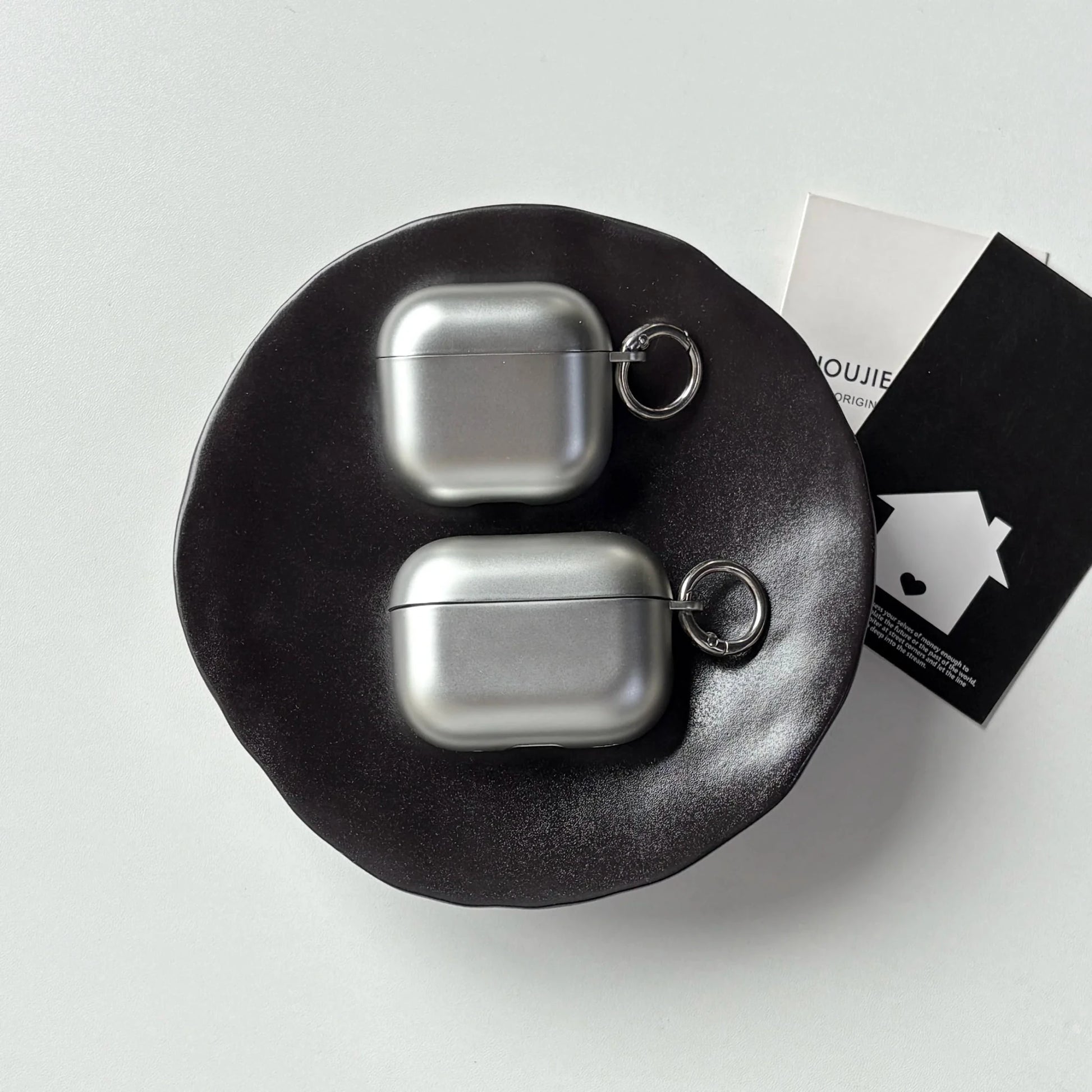 Capa AirPods Galvanizada Prata com Anel Metálico - Minimal Cases