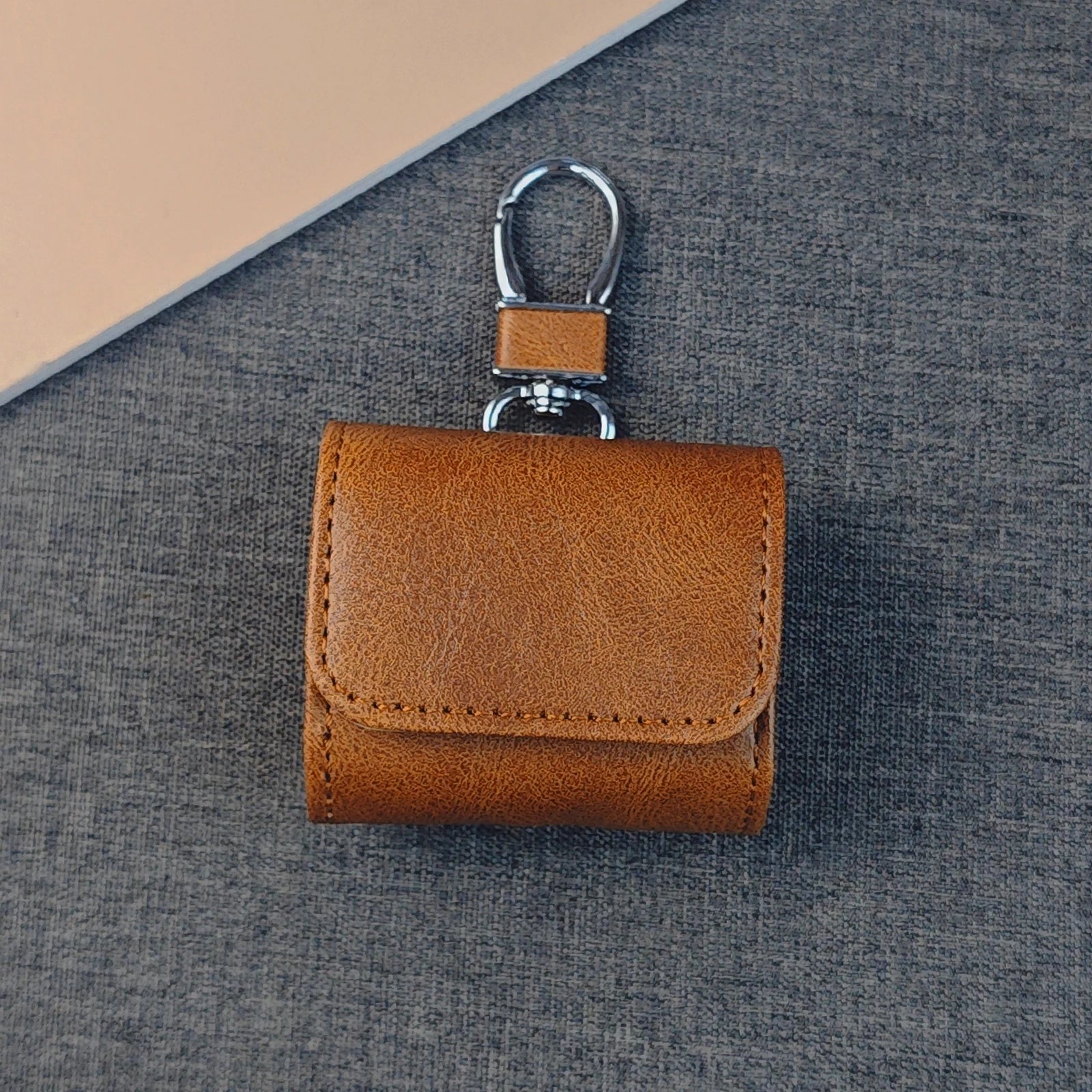 Capa AirPods Couro com Fivela Metálica - Minimal Cases