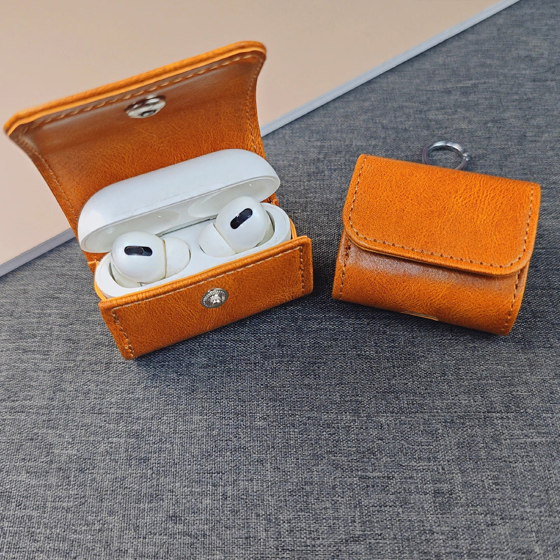 Capa AirPods Couro com Fivela Metálica - Minimal Cases