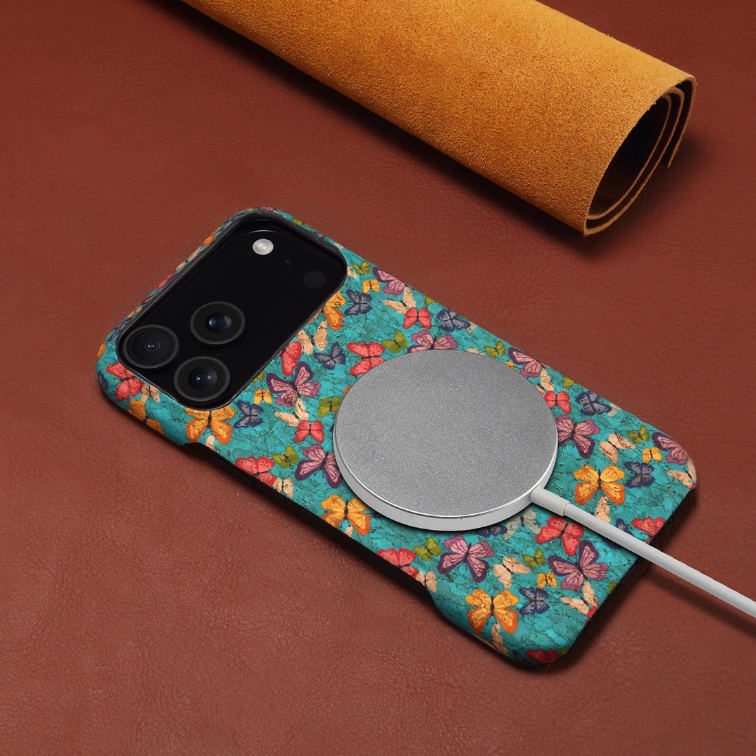 Case iPhone em Tecido Bordado e Couro MagSafe - Minimal Cases