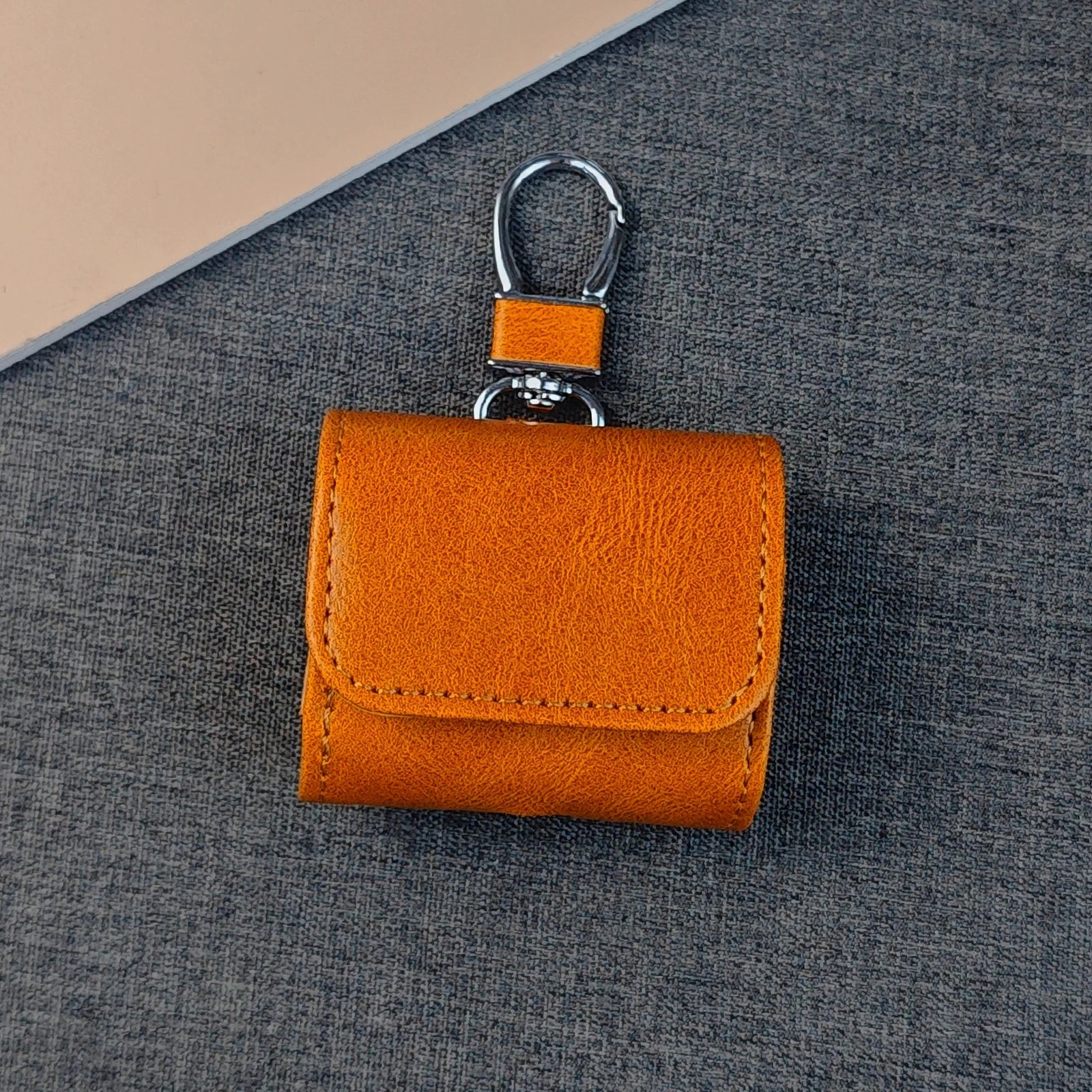 Capa AirPods Couro com Fivela Metálica - Minimal Cases
