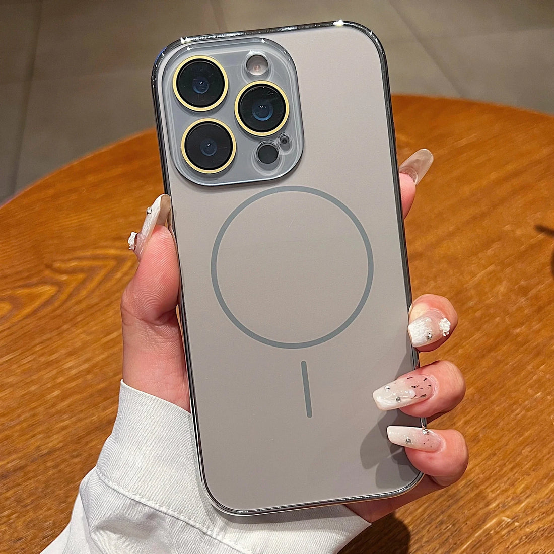 Case iPhone com Protetor de Lentes para Câmera e MagSafe - Minimal Cases