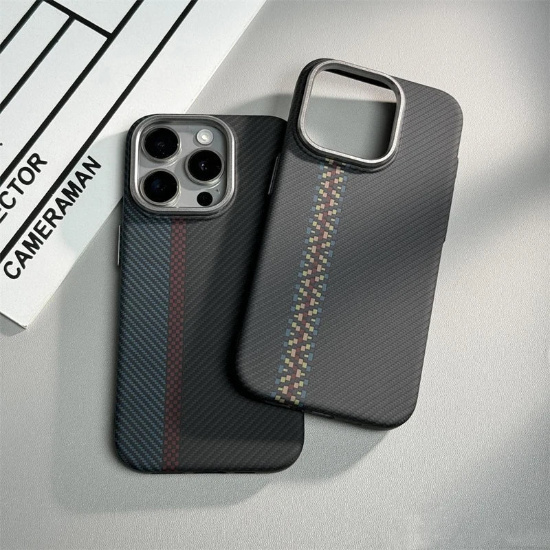 Case em fibra de carbono iPhone com carregamento MagSafe