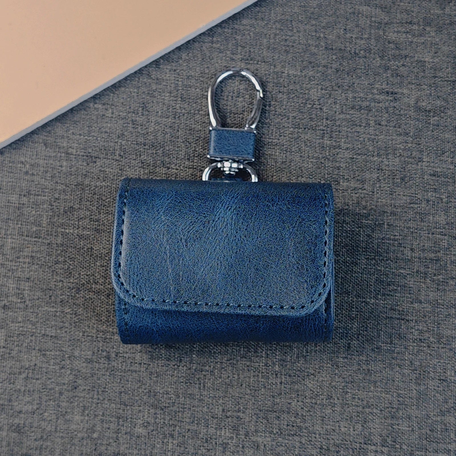 Capa AirPods Couro com Fivela Metálica - Minimal Cases