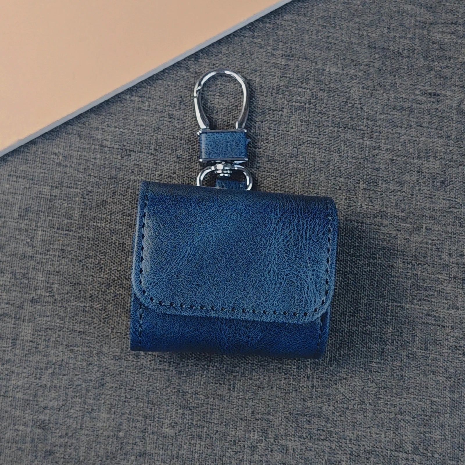 Capa AirPods Couro com Fivela Metálica - Minimal Cases