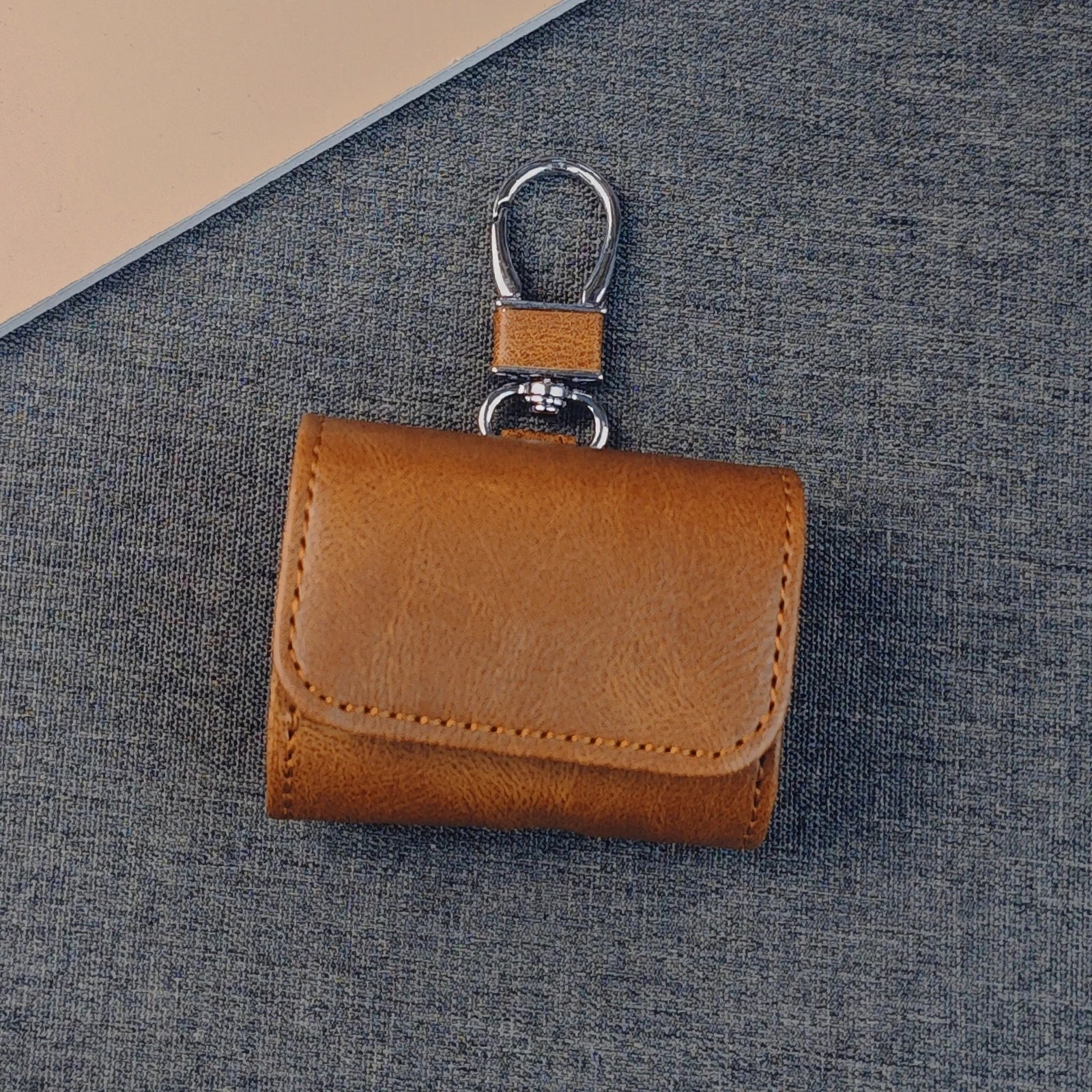 Capa AirPods Couro com Fivela Metálica - Minimal Cases