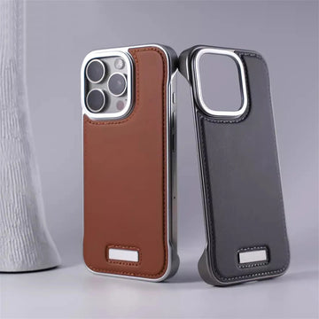 Case iPhone em Couro com acabamento em Metal Reforçado