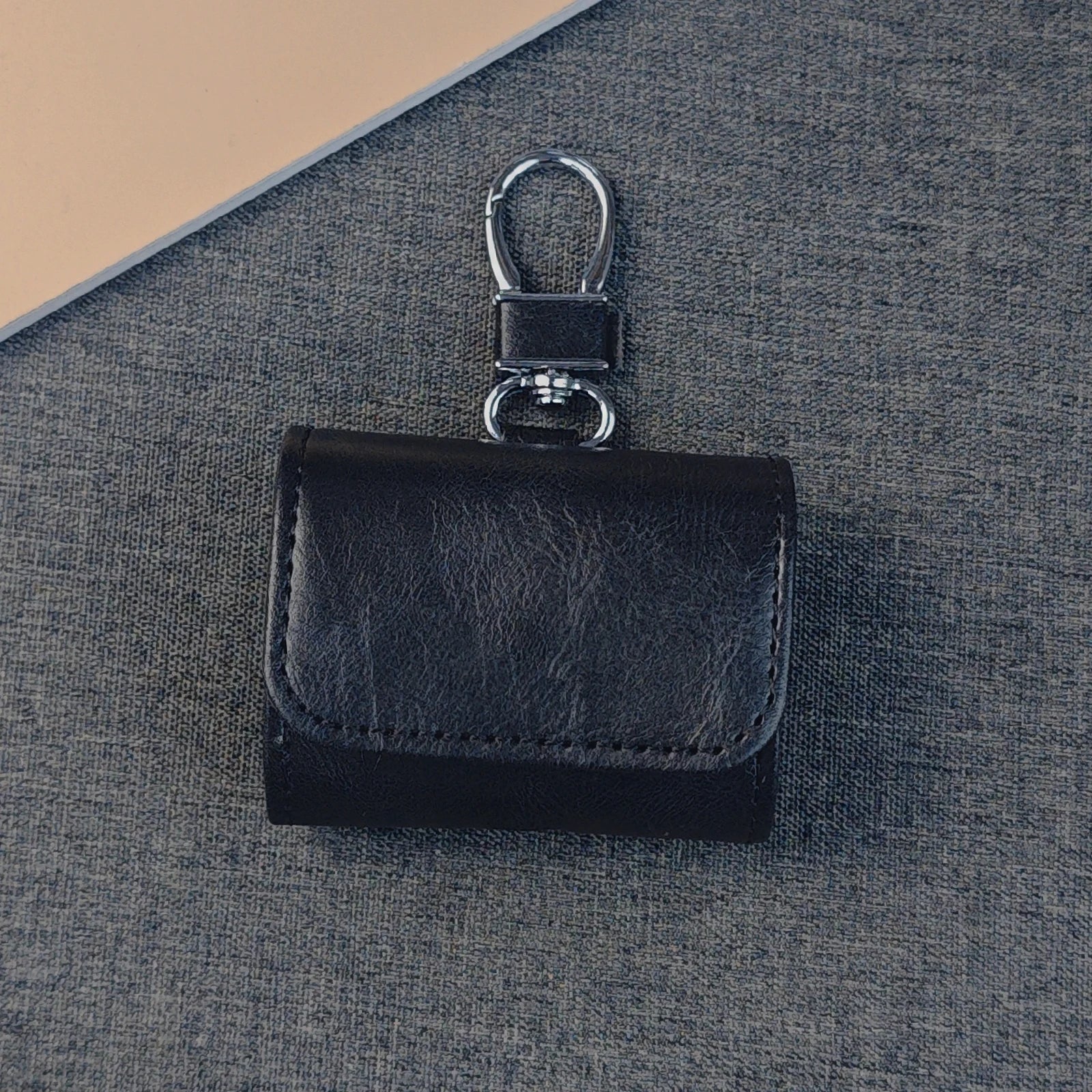 Capa AirPods Couro com Fivela Metálica - Minimal Cases