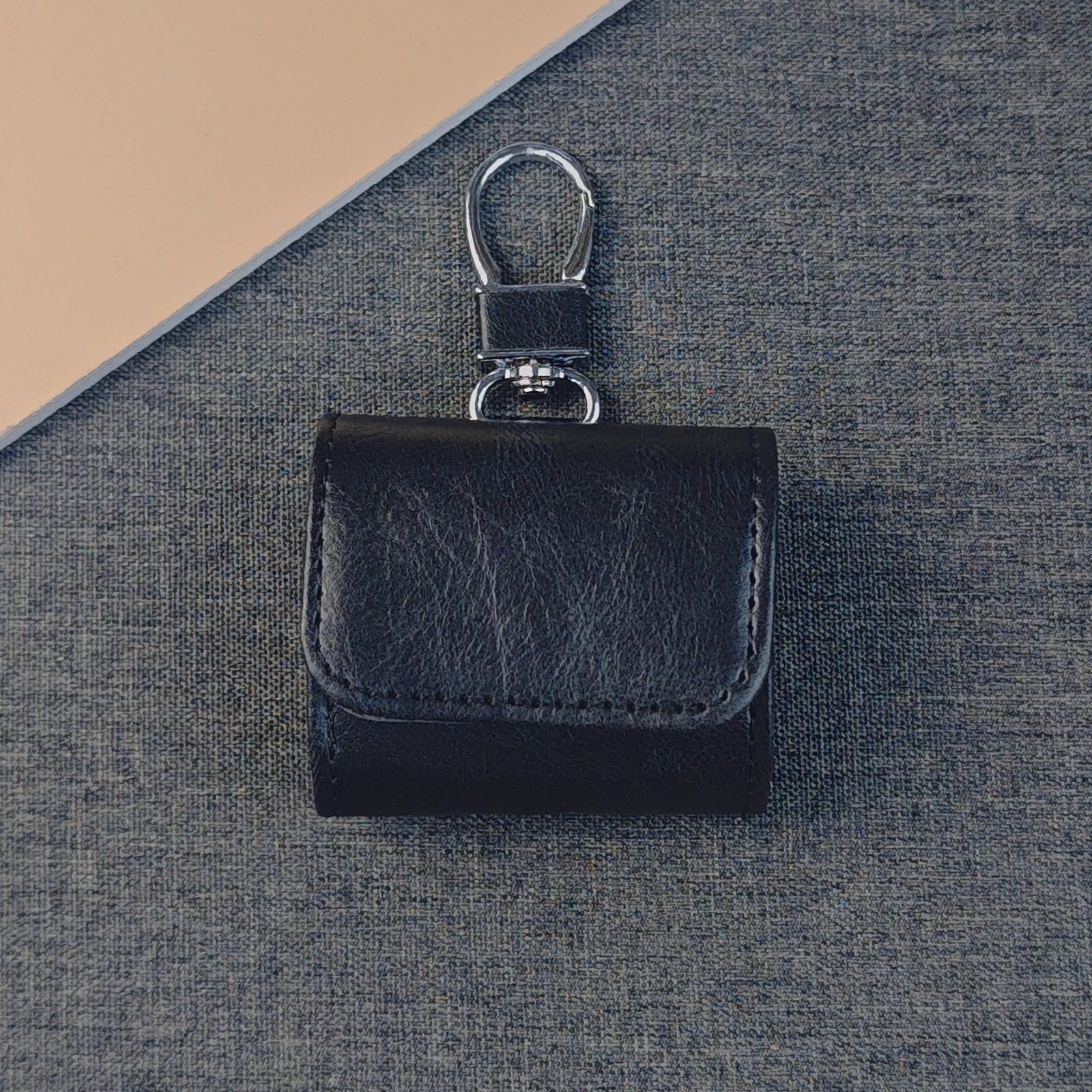 Capa AirPods Couro com Fivela Metálica - Minimal Cases