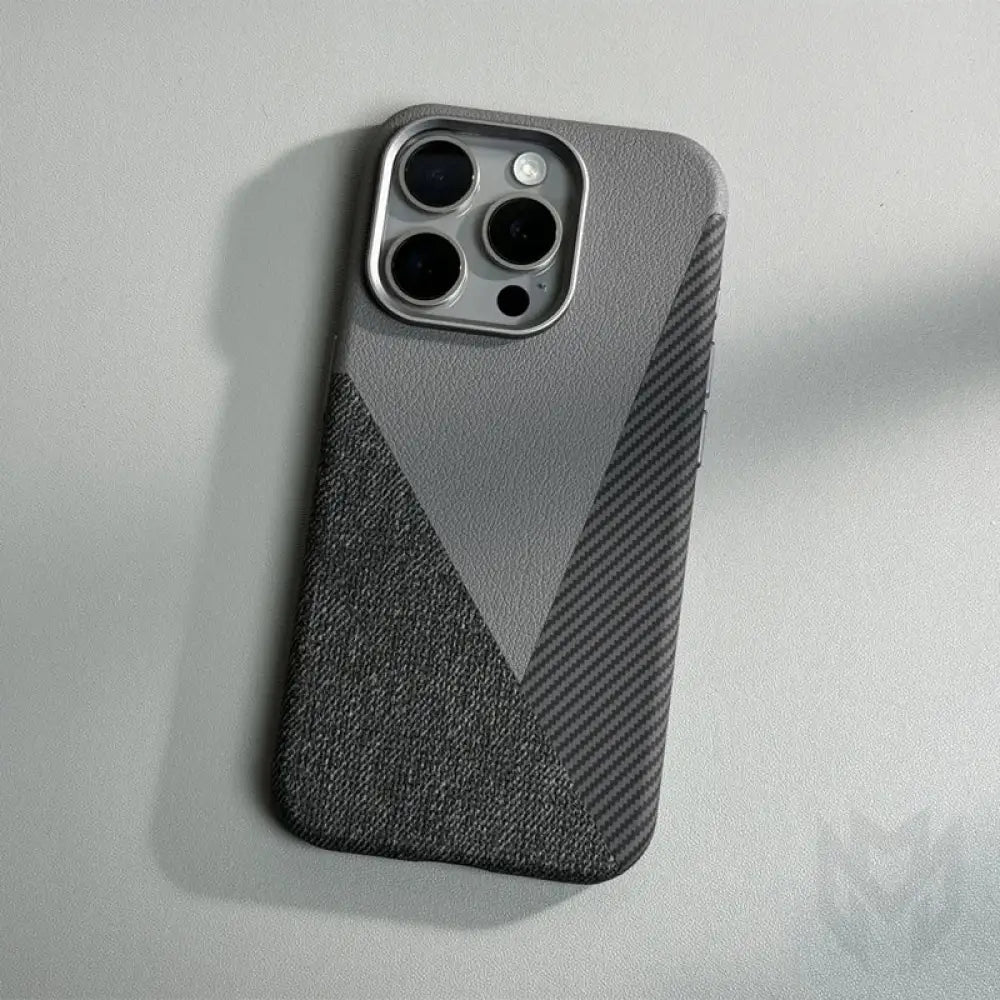 Case iPhone em Couro e Carbono com Proteção Anti - impacto - Minimal Cases